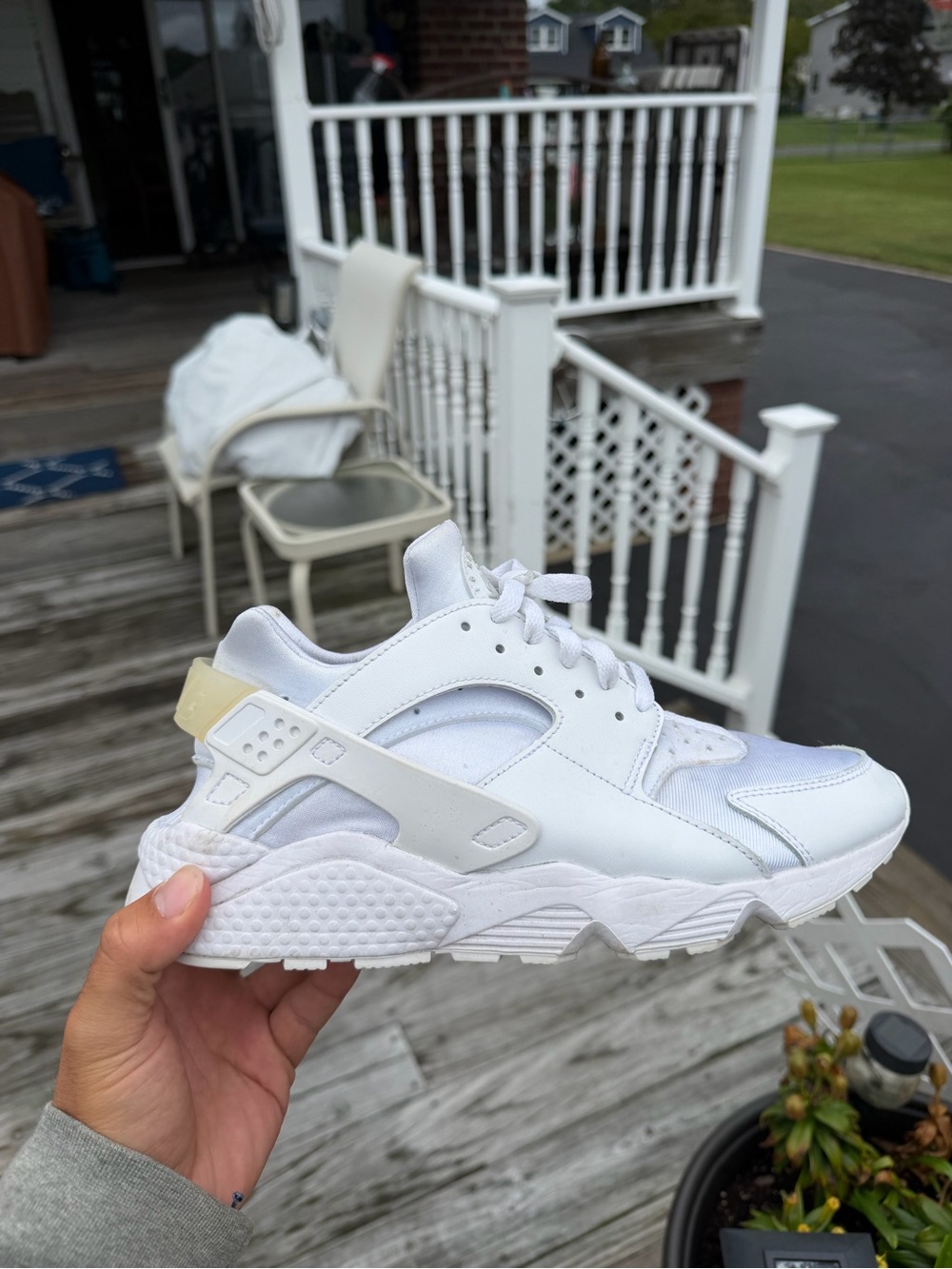 Nike Huarache White size 9.5